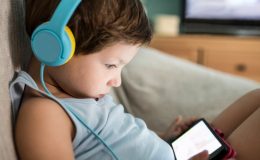 Çocuğuma kaç yaşında telefon almalıyım? Uzman isimler açıkladı