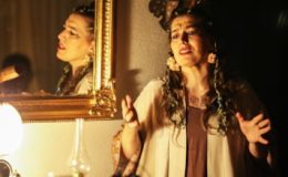 Dinleyicilerini Kaf Dağı’nın ardına yolculuğa çıkarıyor