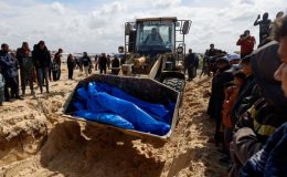 İsrail’in katlettiği siviller toplu mezara gömüldü