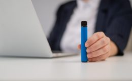 Diş hekimi uyardı: E-sigara ve nikotin sakızlarına dikkat