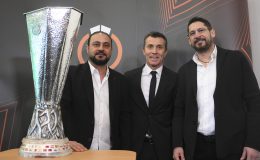 Galatasaray’ın efsaneleri UEFA Kupası zaferinin 24. yıldönümünde bir arada