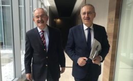 Mahallemizin müezzini rahatsızdı 1 yıl minareye çıkıp ezan okudum