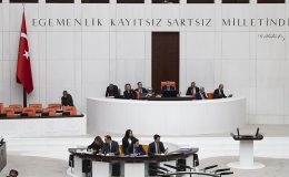 Sırrı Süreyya Önder ile AKP’li Mehmet Ali Çelebi arasında ‘parmak sallama’ kavgası