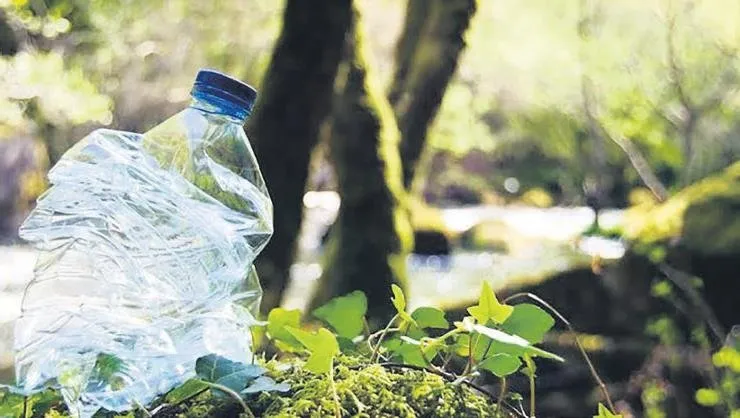 İklim krizinden bahsedenlerin pet şişe bağımlılığı