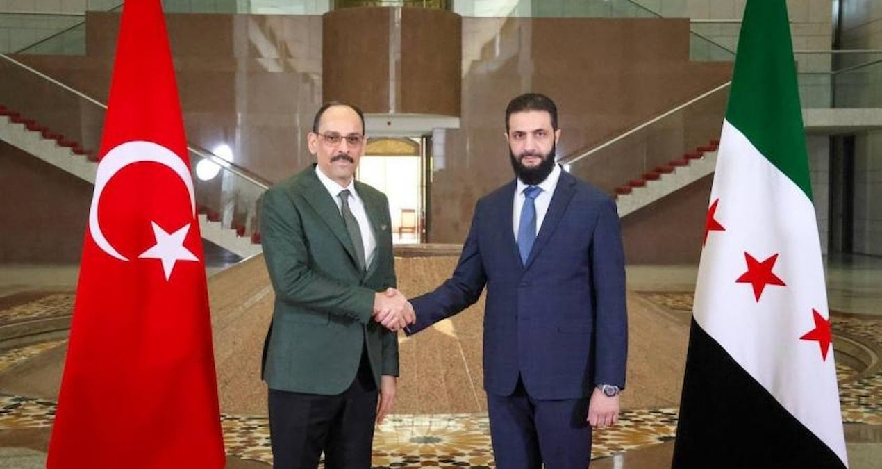 İbrahim Kalın’ın Türk Bayrağı ile pozu tartışma yarattı