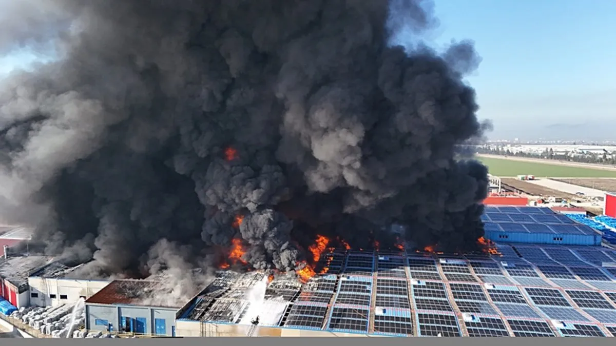 Kırklareli’nde oyuncak fabrikasında yangın! Ekiplerin müdahalesi sürüyor