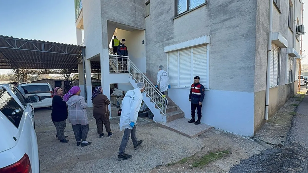 Antalya’da 3 katlı binada yangın çıktı: Kanser hastası kadın hayatını kaybetti!