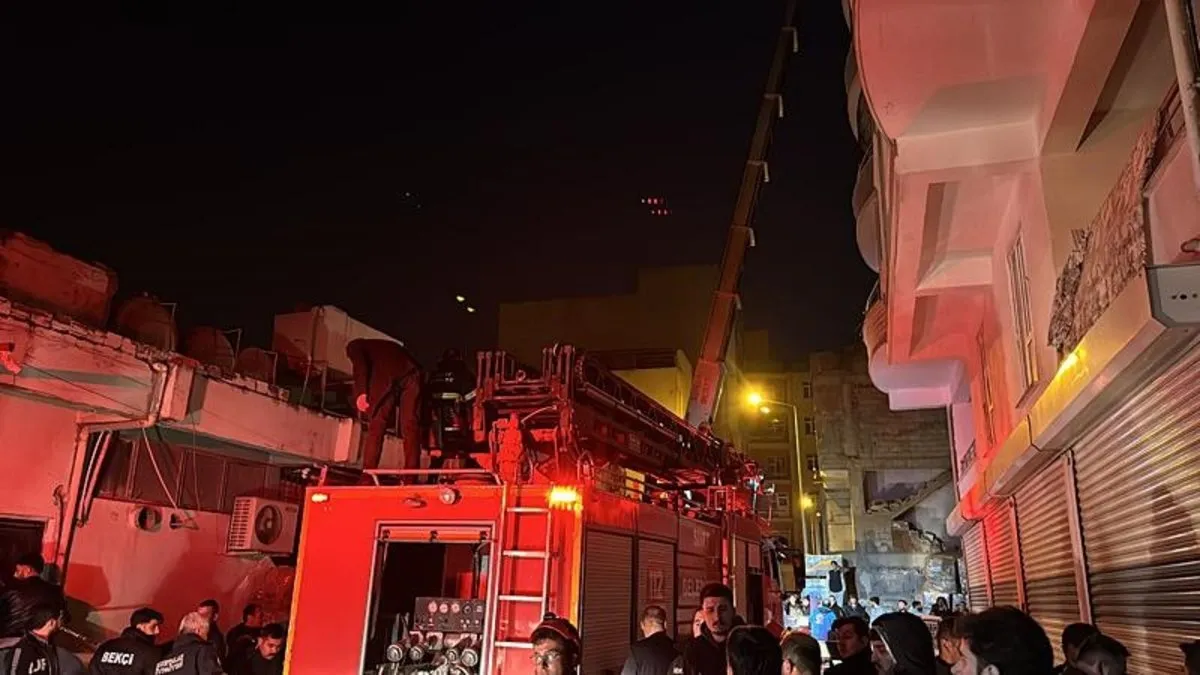 Siirt’te 10 katlı binada yangın paniği! 20 kişi dumandan etkilendi