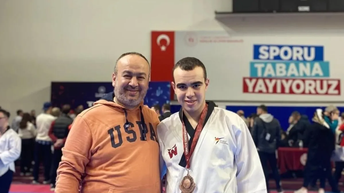 Otizmli Enes Utku’nun 10 parmağında 10 marifet!